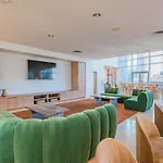 Modern 1Br Dt Highrise, Gym, Parking, Pool, W-D, Golf