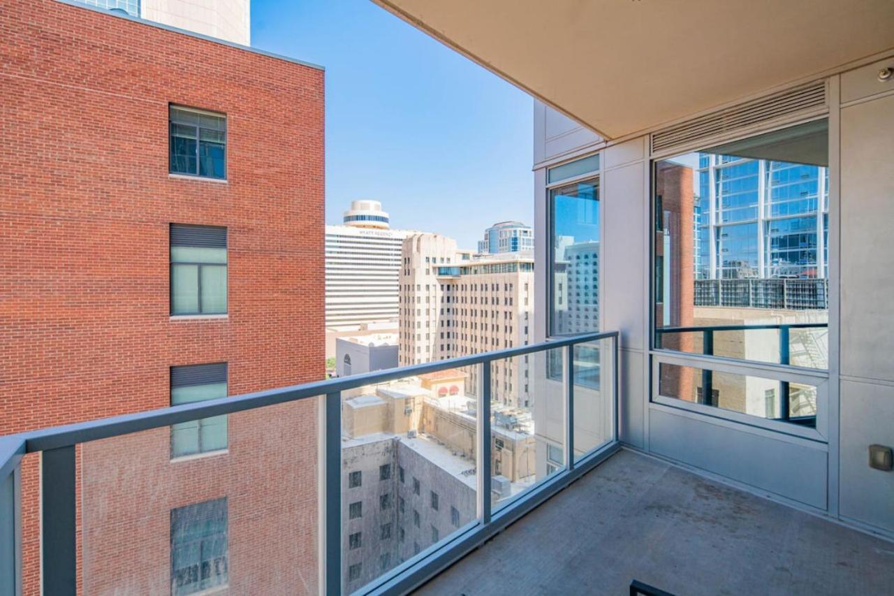 Modern 1br Dt Highrise, Gym, Parking, Pool, W-d, Golf *