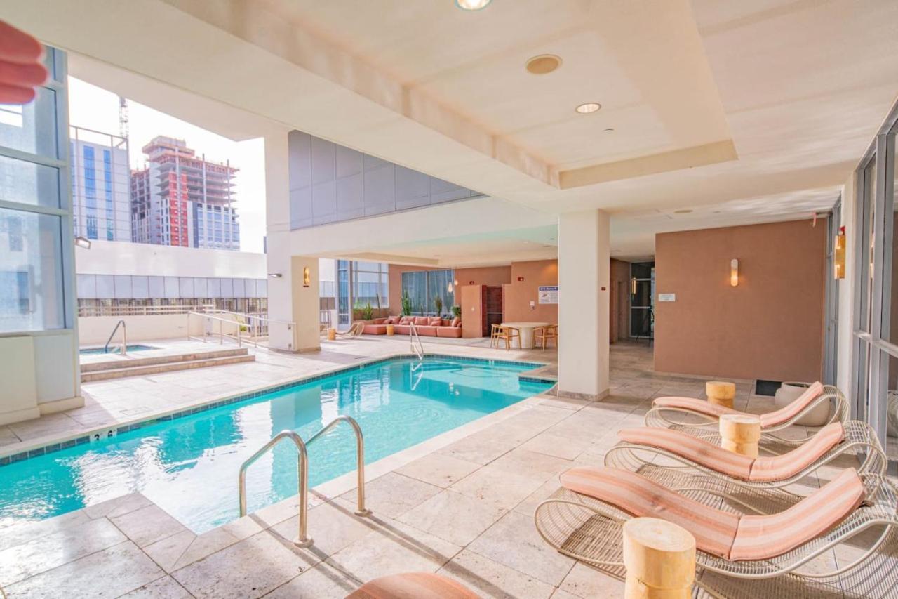 Modern 1br Dt Highrise, Gym, Parking, Pool, W-d, Golf Apartemen *