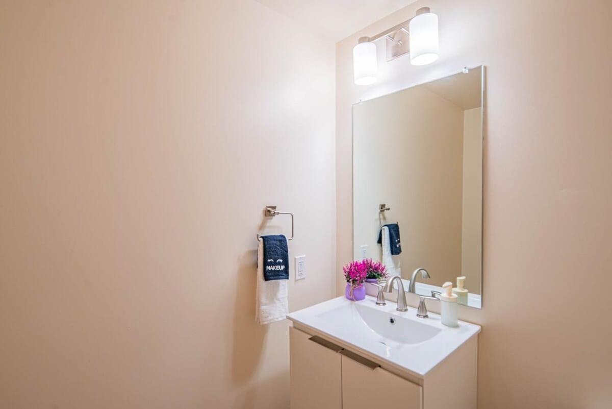 Modern 1br Dt Highrise, Gym, Parking, Pool, W-d, Golf * Phoenix