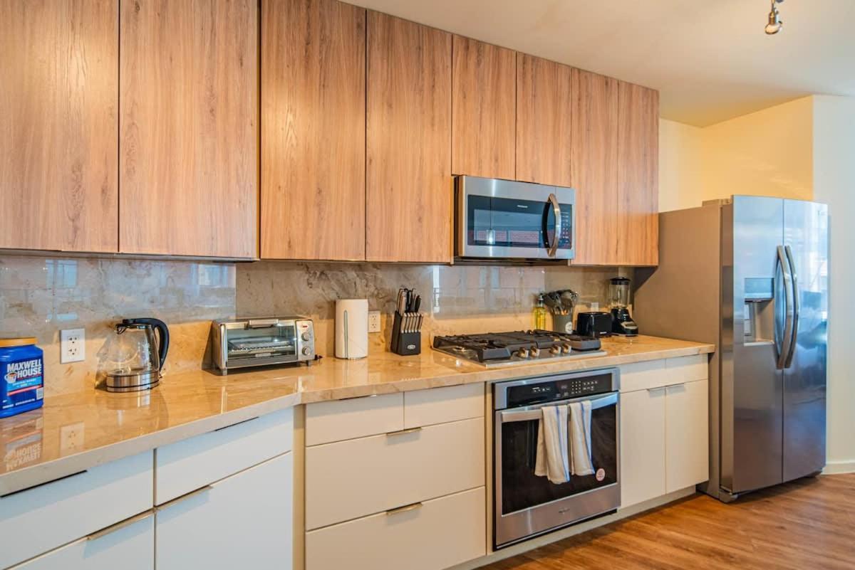 Apartemen Modern 1br Dt Highrise, Gym, Parking, Pool, W-d, Golf Phoenix