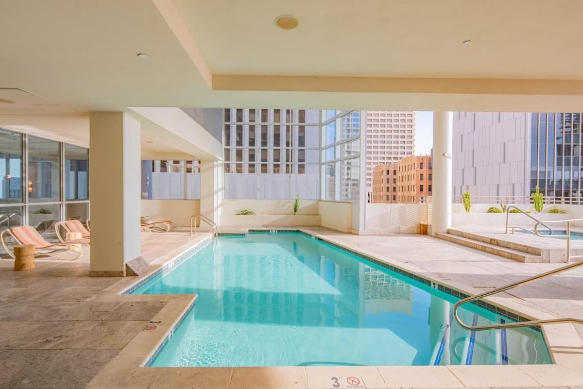 Modern 1br Dt Highrise, Gym, Parking, Pool, W-d, Golf * Phoenix