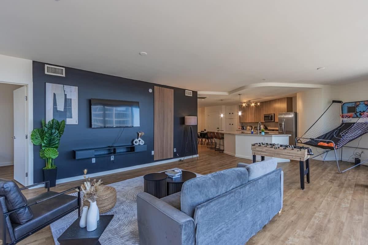 Modern 1br Dt Highrise, Gym, Parking, Pool, W-d, Golf