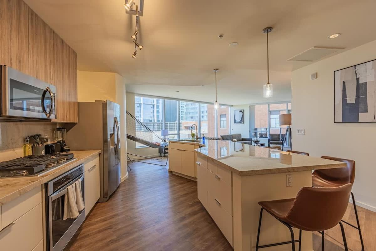 Modern 1br Dt Highrise, Gym, Parking, Pool, W-d, Golf Phoenix