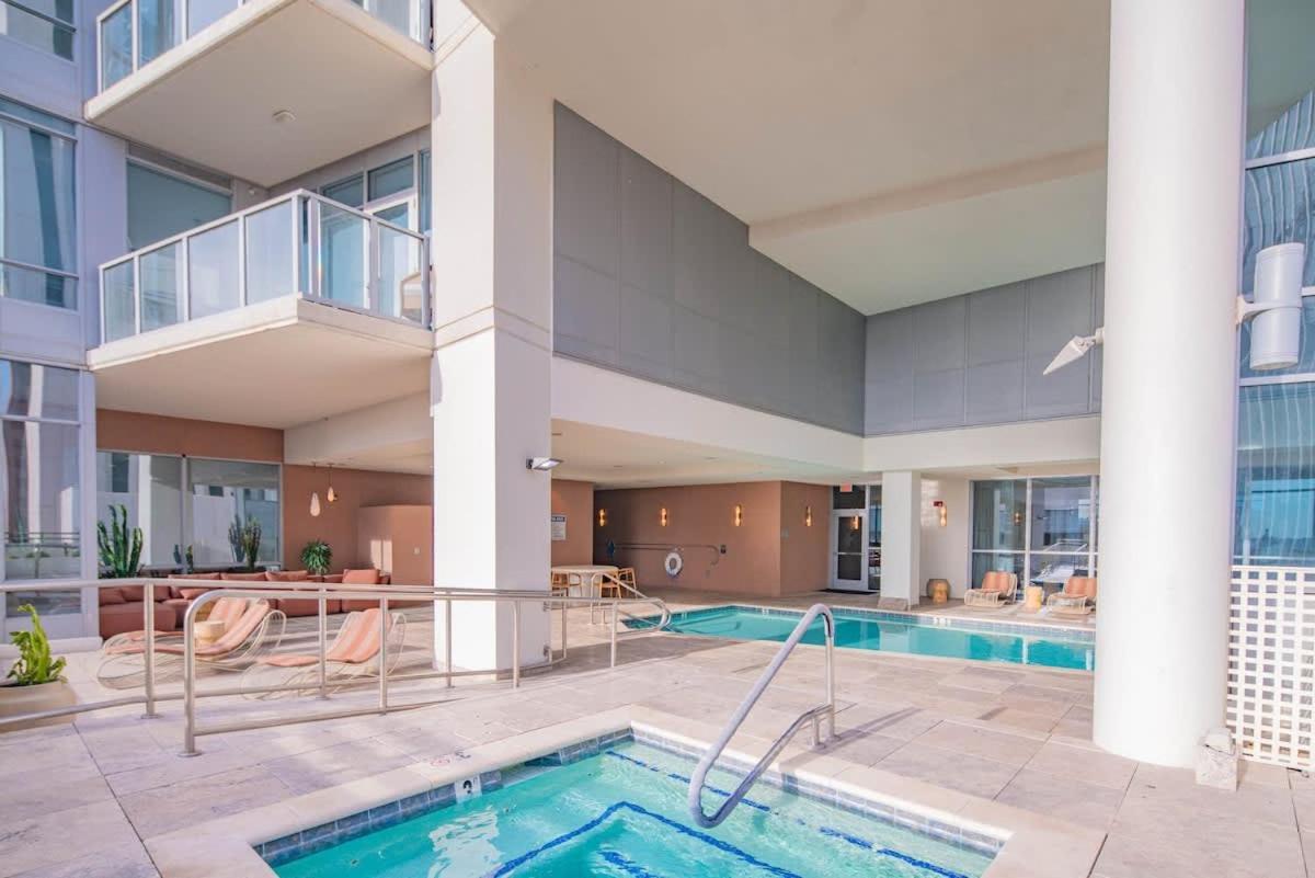 Modern 1br Dt Highrise, Gym, Parking, Pool, W-d, Golf * Phoenix