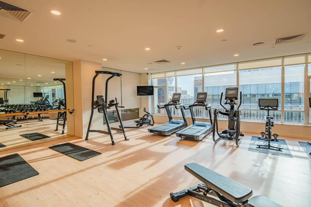 Modern 1br Dt Highrise, Gym, Parking, Pool, W-d, Golf Apartemen