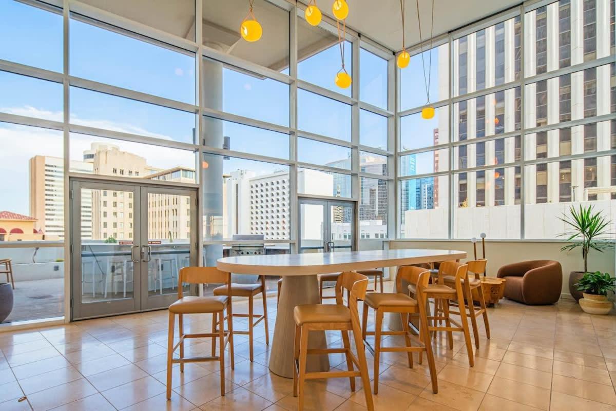 Apartemen Modern 1br Dt Highrise, Gym, Parking, Pool, W-d, Golf