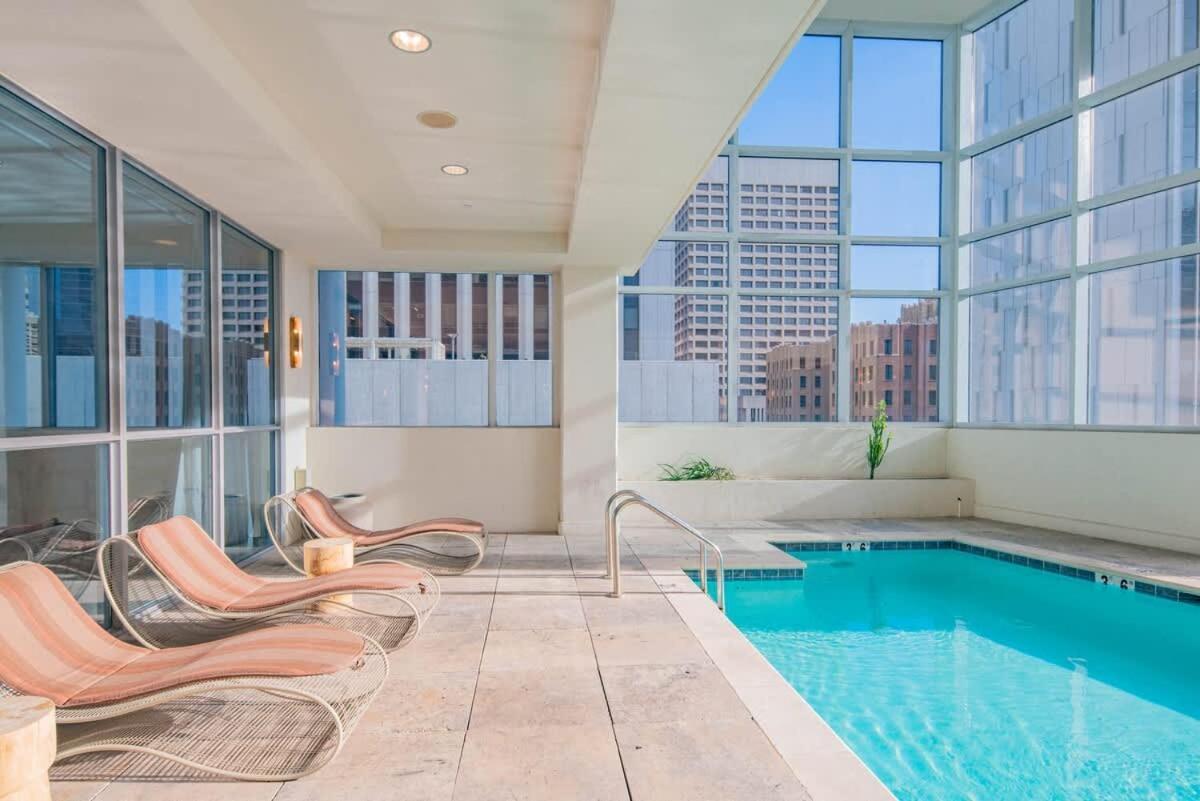 Modern 1br Dt Highrise, Gym, Parking, Pool, W-d, Golf Phoenix