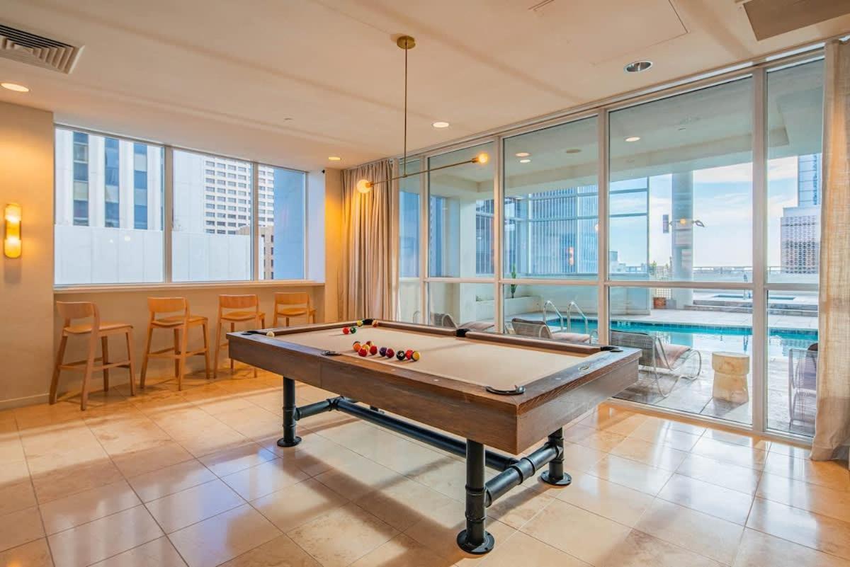 Modern 1br Dt Highrise, Gym, Parking, Pool, W-d, Golf Apartemen
