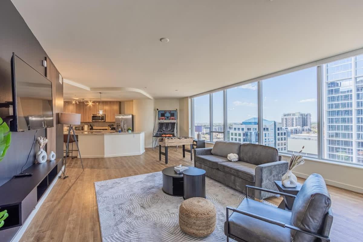 Modern 1br Dt Highrise, Gym, Parking, Pool, W-d, Golf *