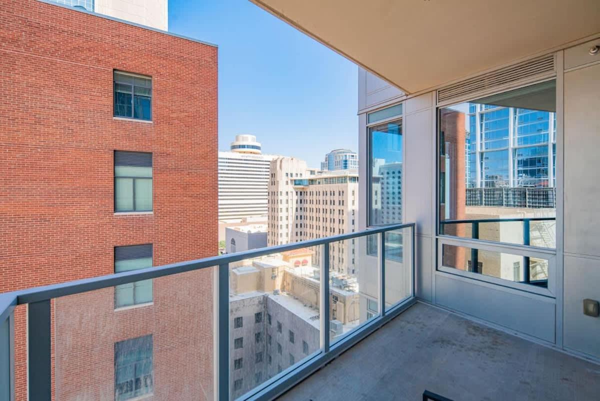 Modern 1br Dt Highrise, Gym, Parking, Pool, W-d, Golf Phoenix