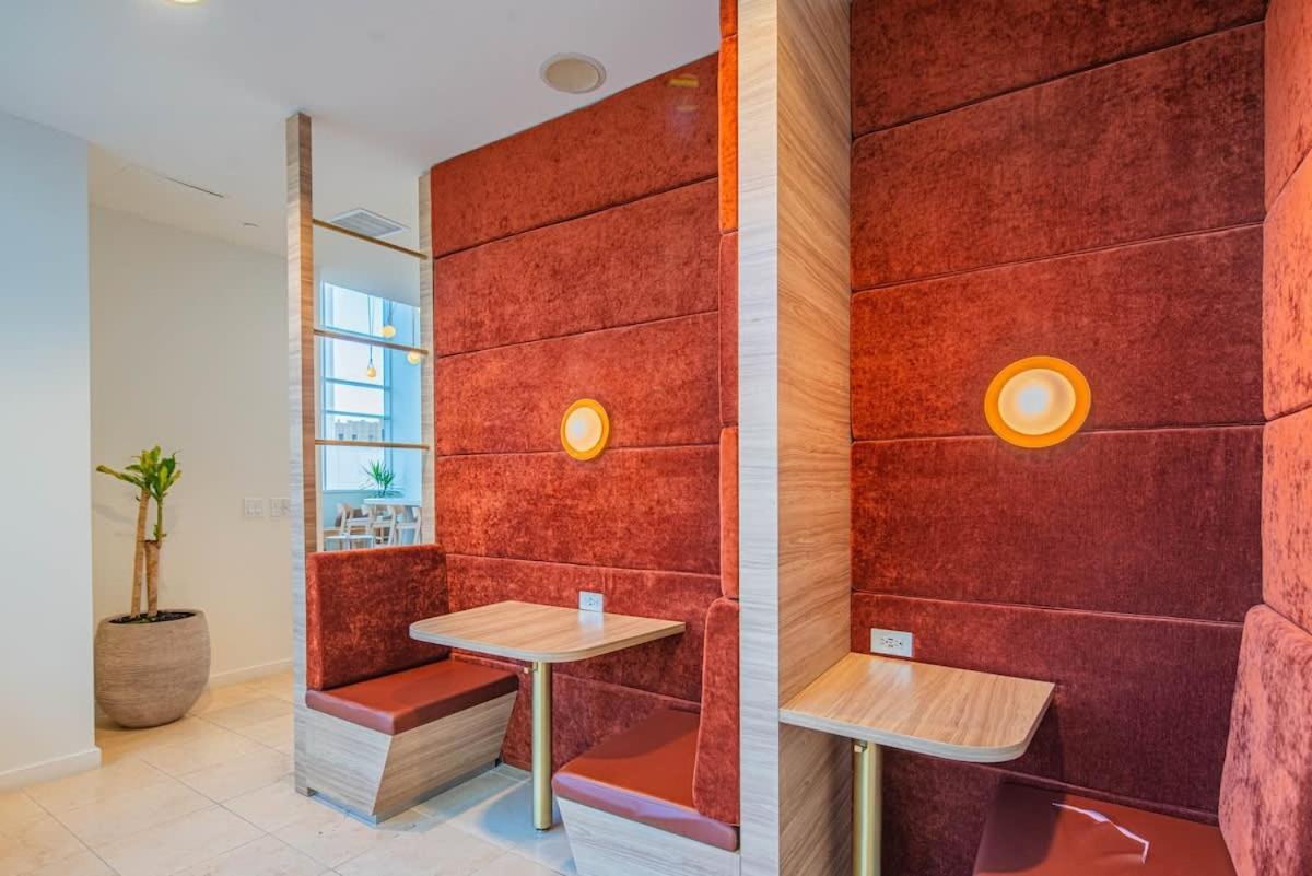 Modern 1br Dt Highrise, Gym, Parking, Pool, W-d, Golf * Phoenix