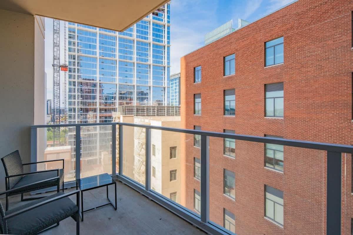 Modern 1br Dt Highrise, Gym, Parking, Pool, W-d, Golf Apartemen