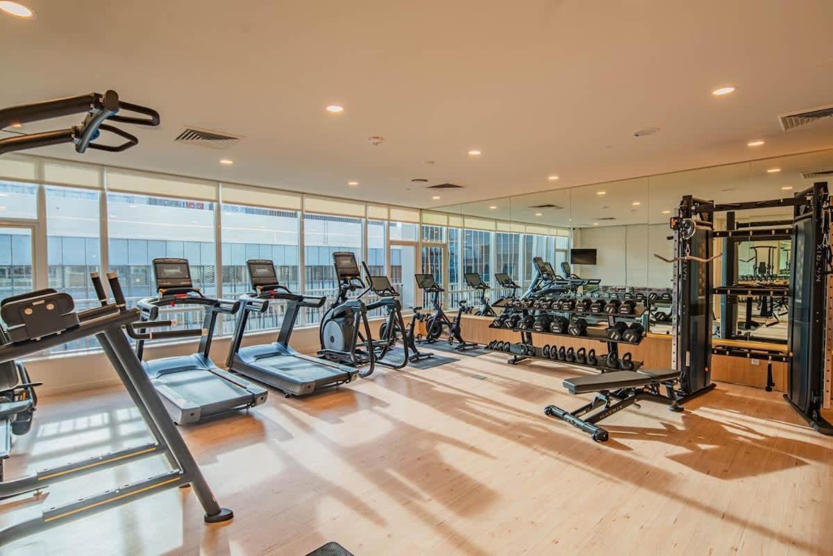 Modern 1br Dt Highrise, Gym, Parking, Pool, W-d, Golf Apartemen *