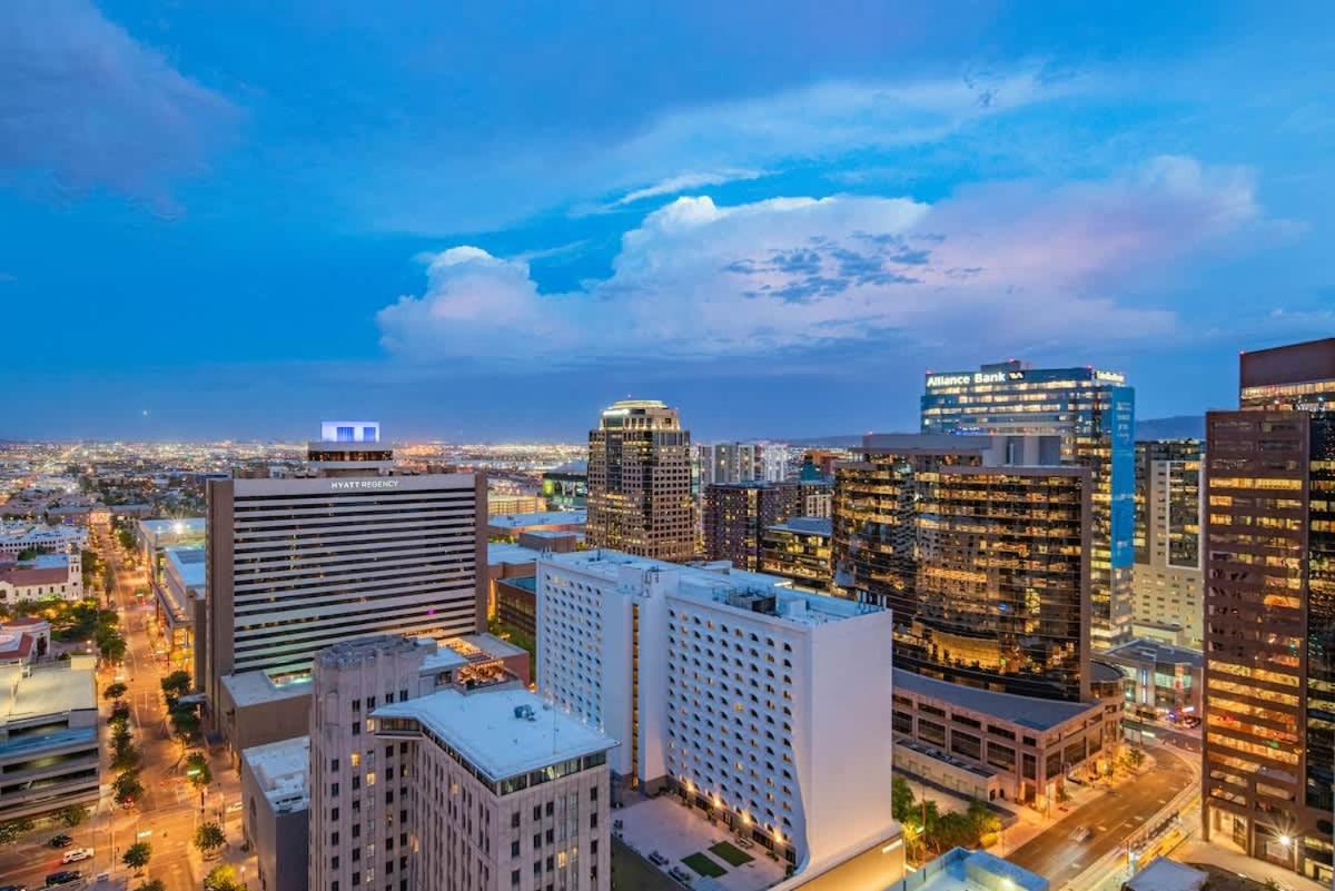 Modern 1br Dt Highrise, Gym, Parking, Pool, W-d, Golf *